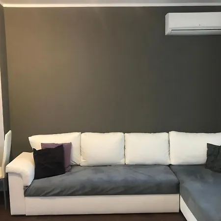 Apartment Stylish Top Center